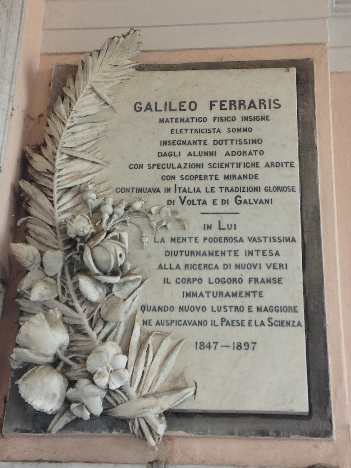 Galileo Ferraris' tomb-01.jpg